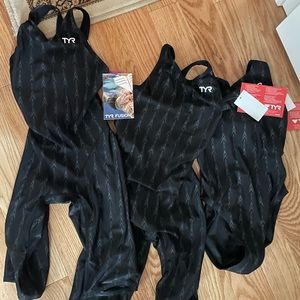 TYR FUSION 2 suits / kneeskins